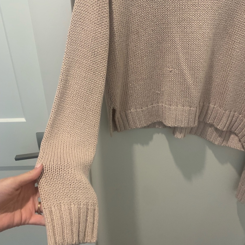 sweater - Picture 5 of 6